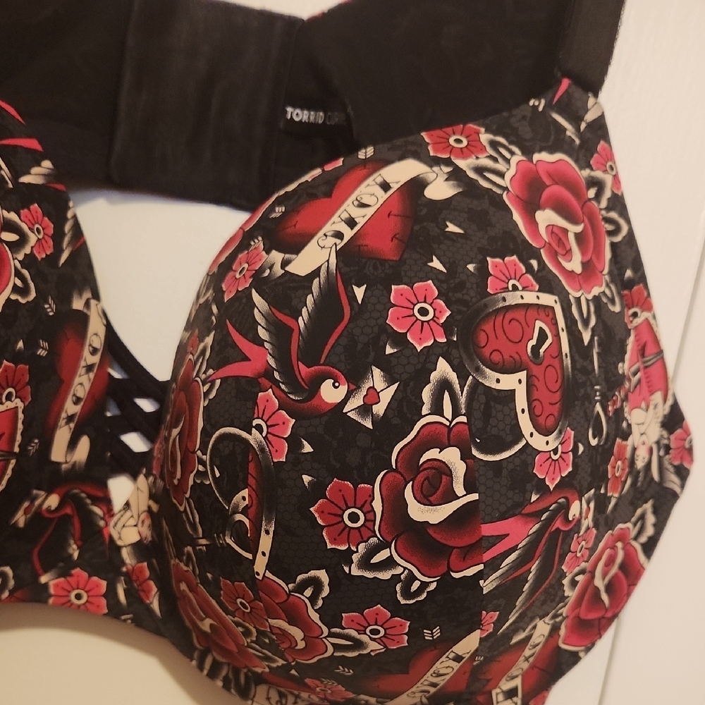 🔥Torrid Push Up Plunge 360° Back Smoothing Tech Black and Red Tattoo Print Bra - Picture 3 of 6